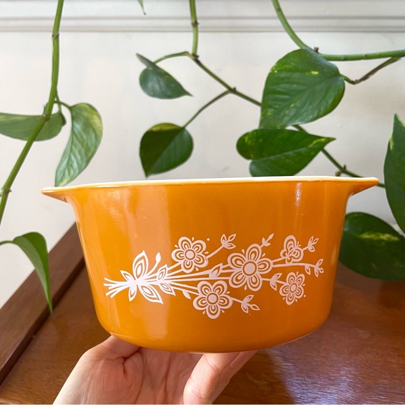 Vintage Pyrex Butterfly Gold Dish - Picture 2 of 8